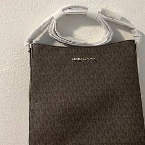 Brand NEW Michael Kors Jet Set Travel Messenger Crossbody Bag Brown